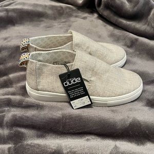 NWT Women’s Peyton slip-on Hey Dudes